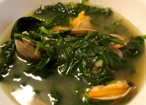 Soup-with-broccoli-and-anchovies